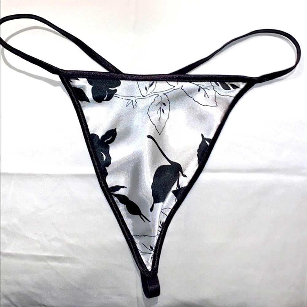 Rare Vintage Victoria Secret VS very sexy panty underwear V-String Small
